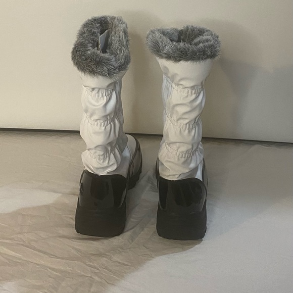 Totes Carmela Snow Boot New with tags Size 9 - Picture 3 of 6